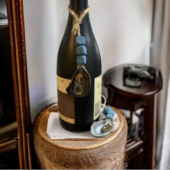 1 - Wine Bottle & Liquor Bottle Charm - Oyster shell with an Round Anchor Charm - Picture 2 of 7